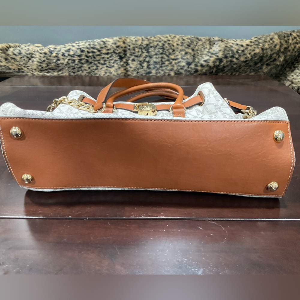 MICHAEL KORS HAMILTON LOGO TOTE WITH SHOULDER STRAP IN VANILLA - Picture 7 of 12